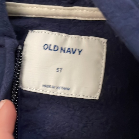 Navy blue OldNavy jacket. Size 5T! - Picture 3 of 4